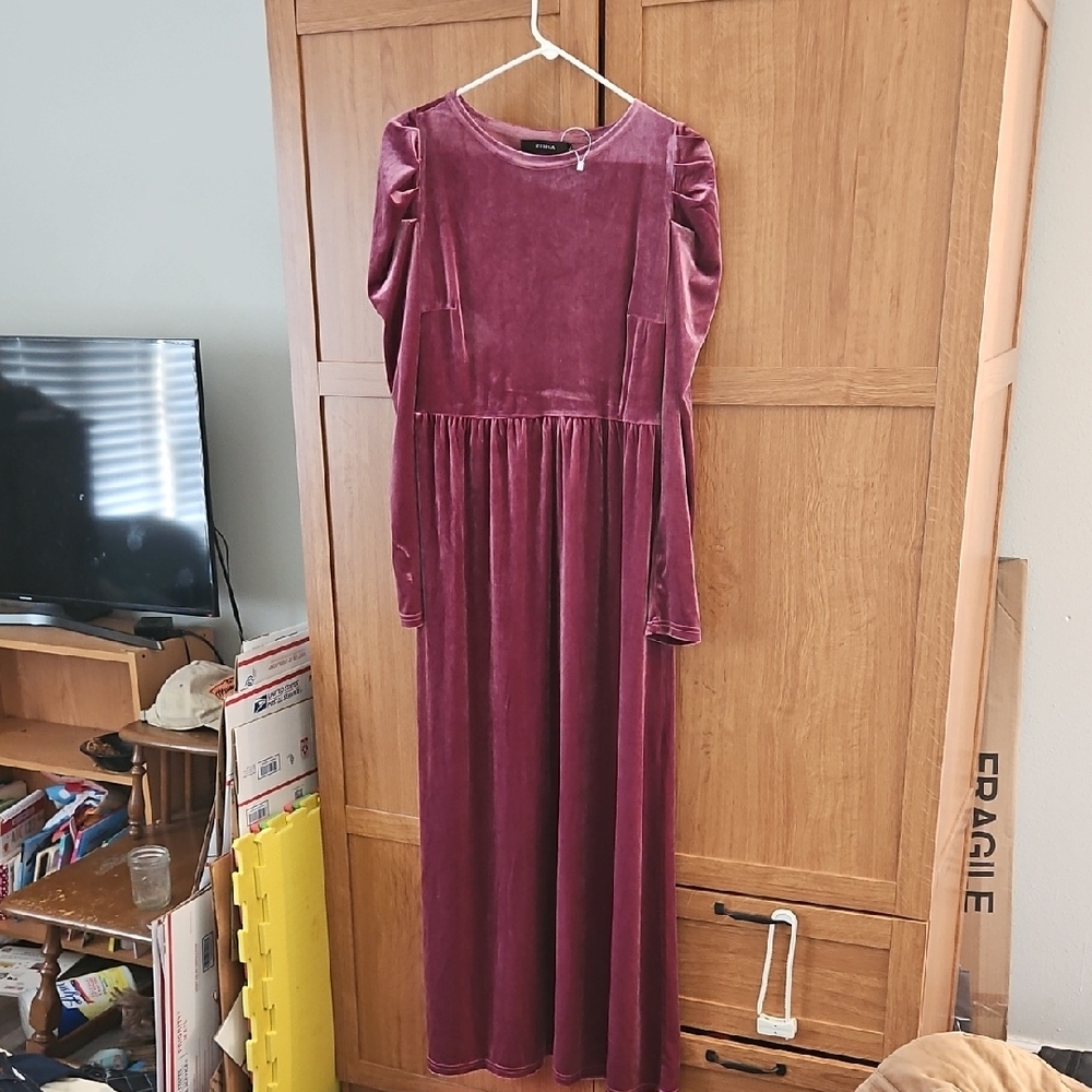 Elegant Long Sleeve Velvet Dress Purple *has Small Snag on sleeve* Missing Belt.